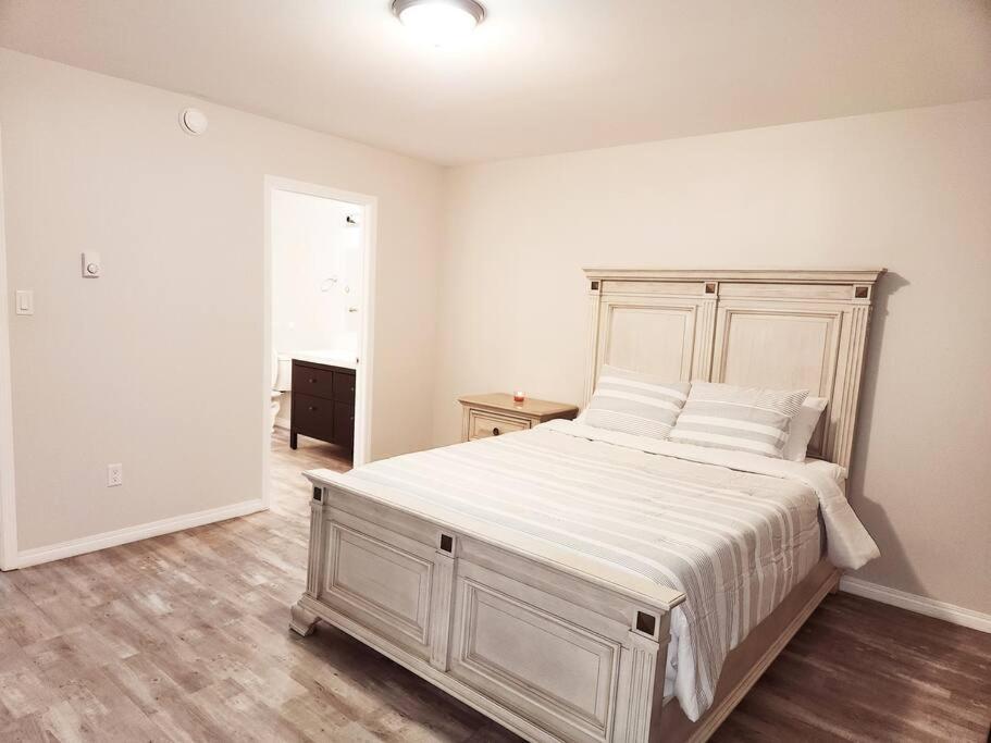 Comfort First - Sleeps 6 Уайтхорс Экстерьер фото